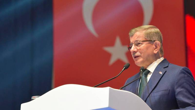 Murat Yetkin: Davutoğlu “devlet içinde birilerinin” Erdoğan’ı devirmek amaçlı bir komployu öğrenmiş olabilir