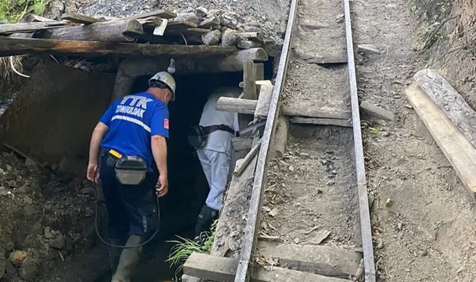 Zonguldak’ta ruhsatsız maden ocağında göçük: 1 işçi toprak altında kaldı!