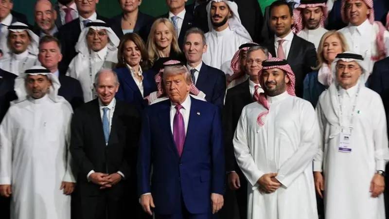 Trump Suudi Arabistan ile anlaşma yaptı