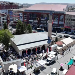 hasan pasa camii acildi QU4Cdfyz