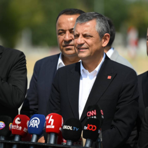 ozgur ozelden komisyon aciklamasi asla anayasa tartismasinin icinde olmayacagiz Im439zQc