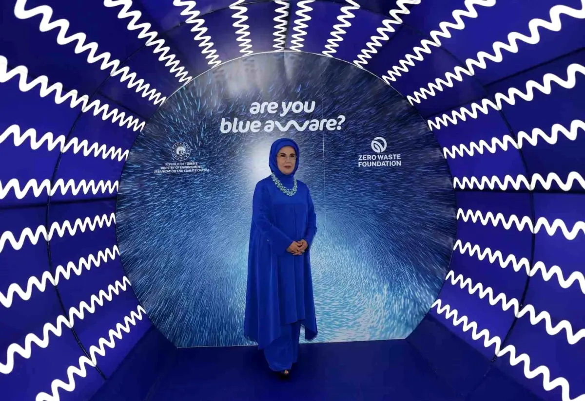 emine erdogan elde ettigimiz her basarida insanligin refahina katki sunmanin kelimelere sigmayan mutlulugunu yasiyoruz UdkLf5nY