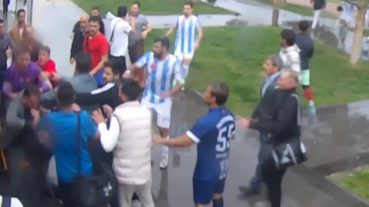 kayseride yenildikleri takimin futbolculari tarafindan darbedildiler yXnIYphf.jpg