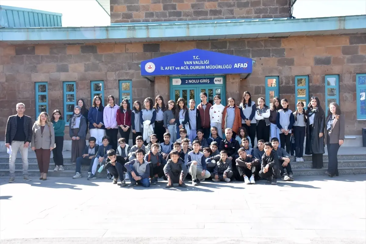 vanda ogrencilere afet bilinci egitimi JuFLpCDr.jpg