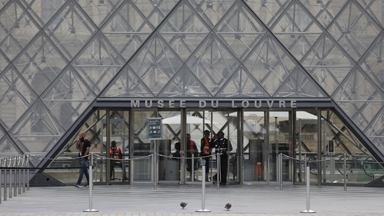 louvre muzesi soygununda skandal guvenlik sifresi louvre cikti PXkv9l4c.jpg