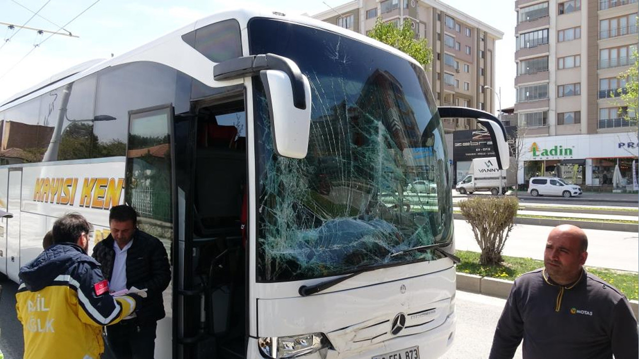 Malatya’da Otobüs Kazası: İki Araç Çarpıştı, İki Yaralı