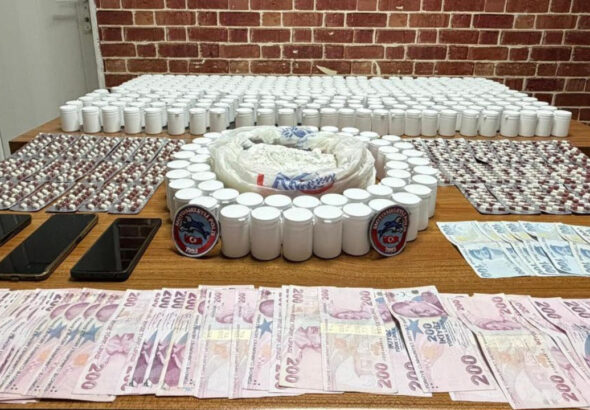 beyoglunda-zehir-tacirlerine-operasyon-TuWZcOpF