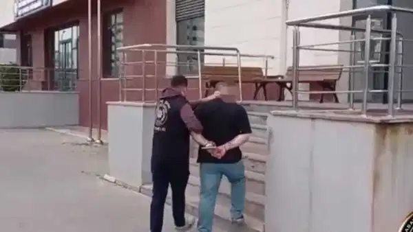 İzmir’de Şafak Operasyonu: 157 Aranan Kişi Yakalandı