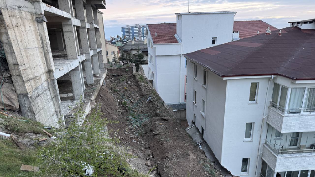 nevsehirde-istinat-duvari-coktu-3-katli-apartman-ile-anaokulu-tahliye-edildi-Xack3DQN